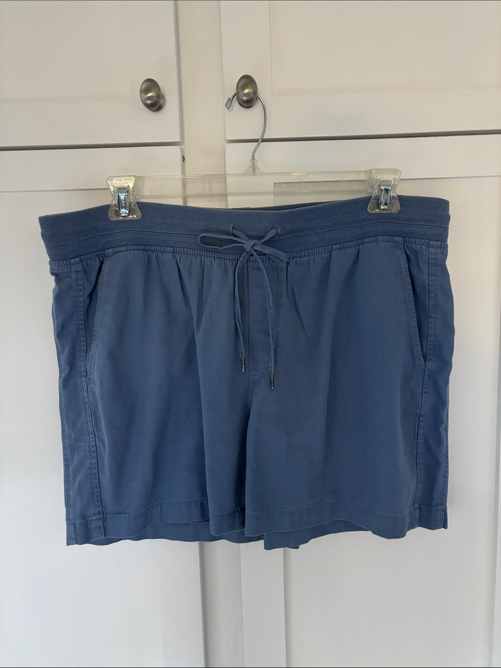 Orvis High-Waist Drawstring Shorts in Slate Blue